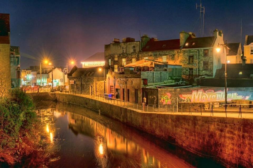 Modern Canal View Home, In City Centre, Sleeps 8 Galway Luaran gambar