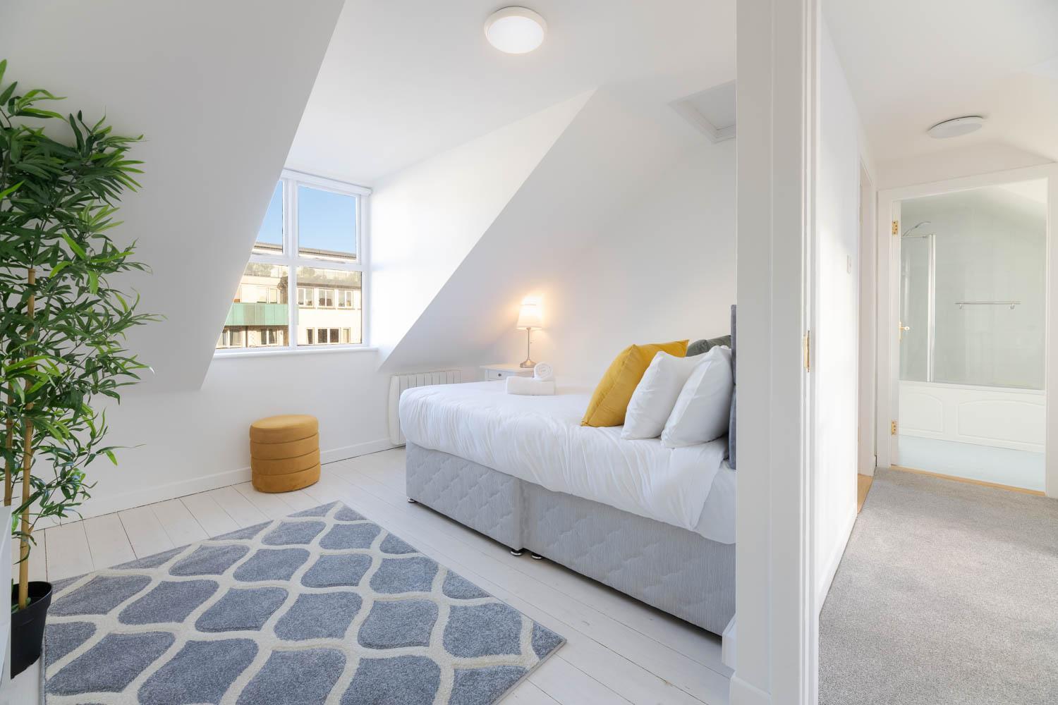 Modern Canal View Home, In City Centre, Sleeps 8 Galway Luaran gambar