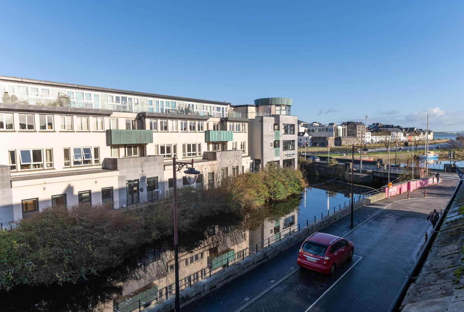 Modern Canal View Home, In City Centre, Sleeps 8 Galway Luaran gambar
