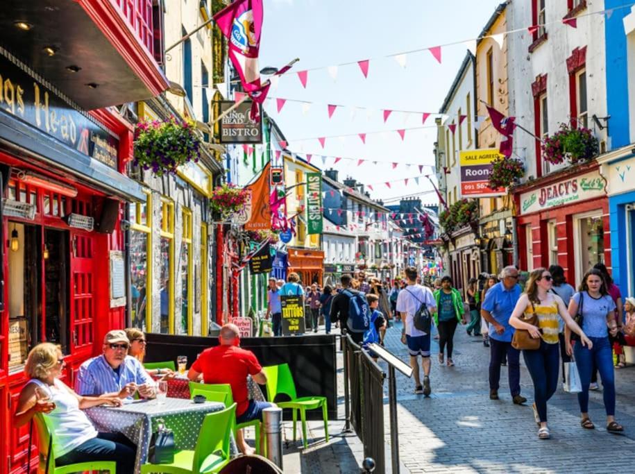 Modern Canal View Home, In City Centre, Sleeps 8 Galway Luaran gambar